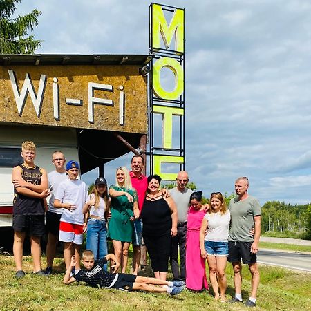 Piekalne Hotell Kalniesi Exteriör bild