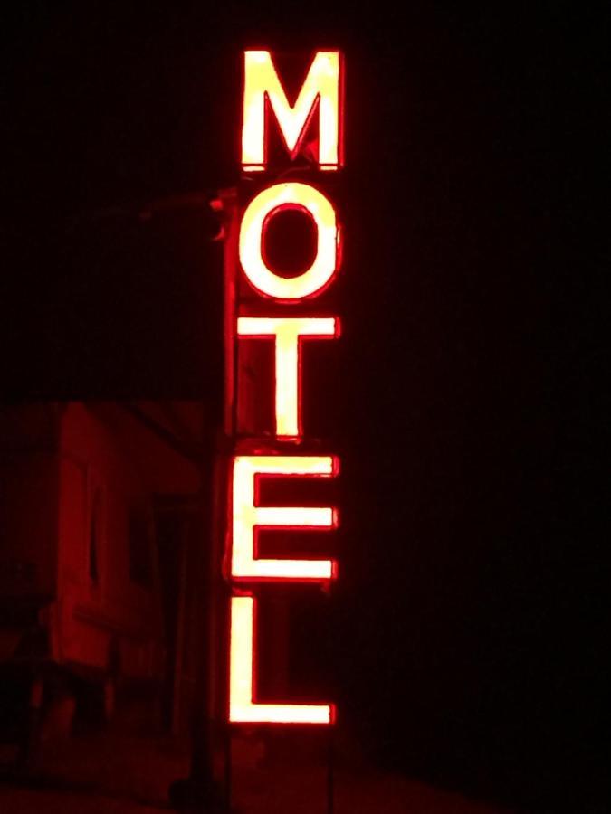 Piekalne Hotell Kalniesi Exteriör bild
